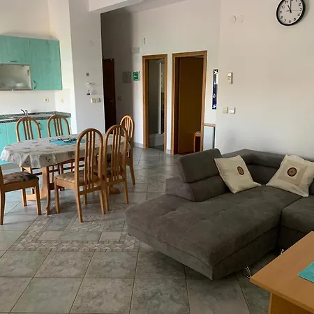 Auer Apartment *