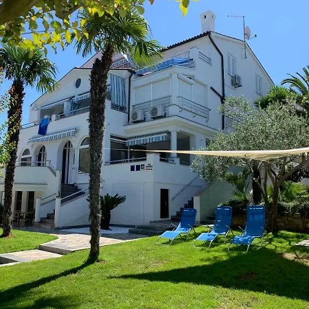 Auer Apartment *