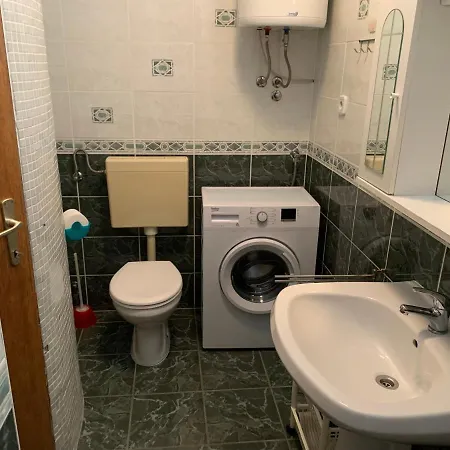Auer Apartman *